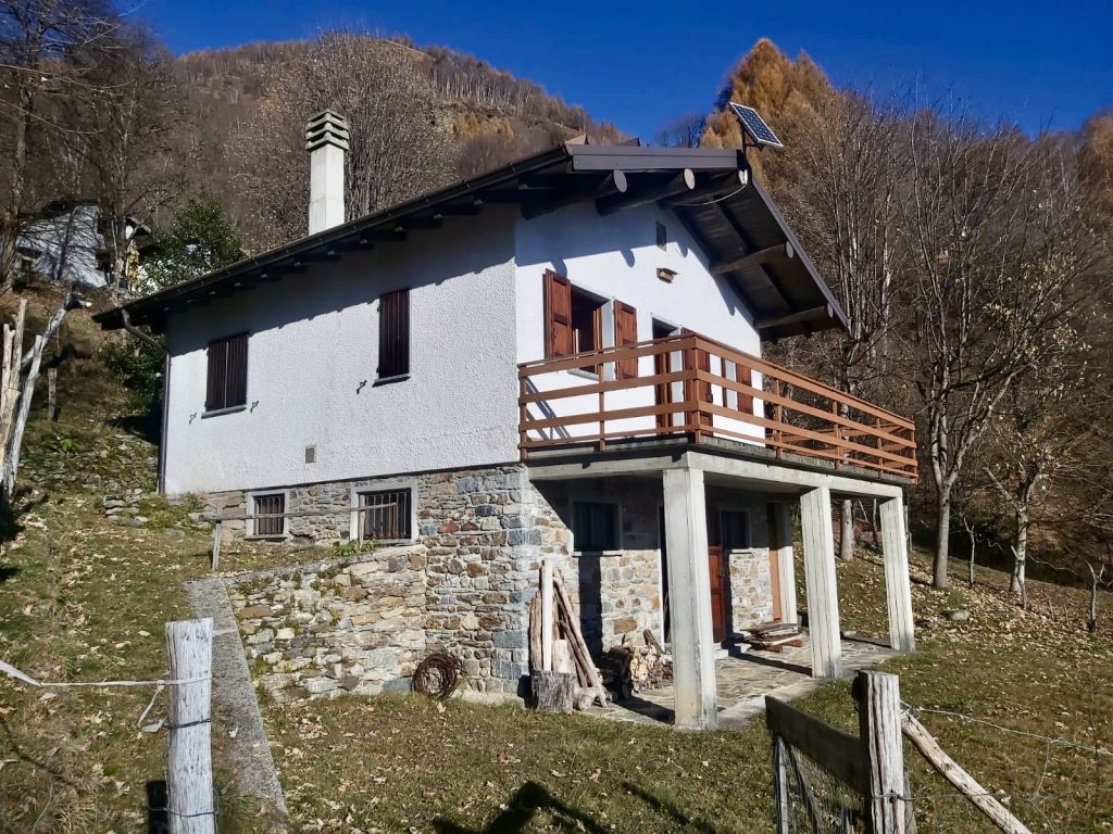 Villa o casa singola a Gravedona ed Uniti